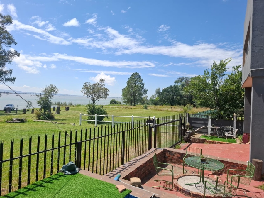 5 Bedroom Property for Sale in Deneysville Free State